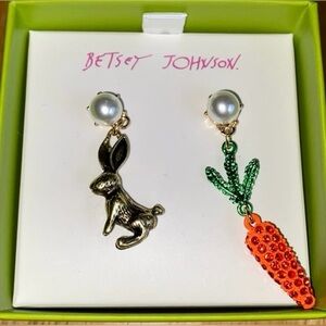 BETSEY JOHNSON Easter Dangle Bunny Rabbit & Crystal Carrot w Pearl Earrings NWT
